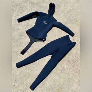 WOMEN’S “Oceaner” 6 mm dive suit with chest loading pad. Only worn on 4 dives.